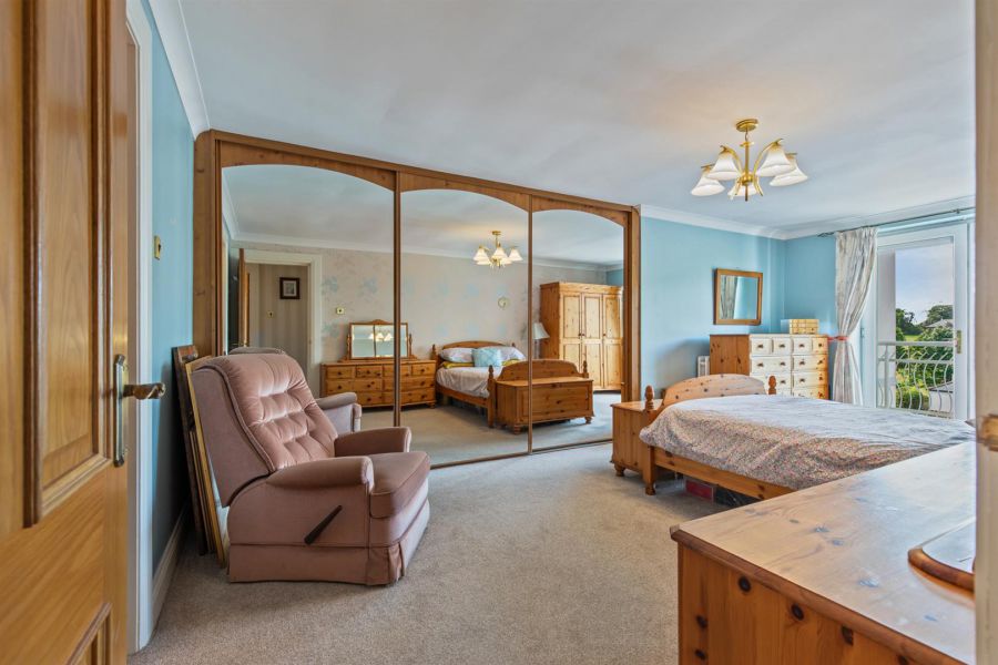 Apt 8 Warren Manor