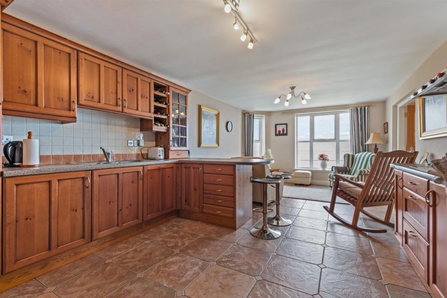 Apt 8 Warren Manor