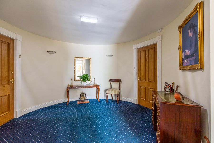 Apt 8 Warren Manor