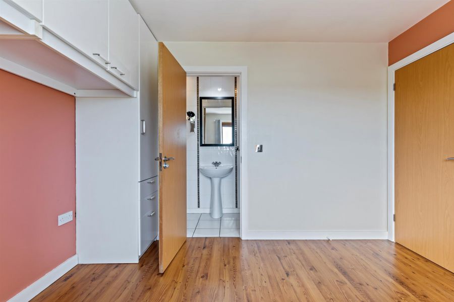 38 Longfield Way