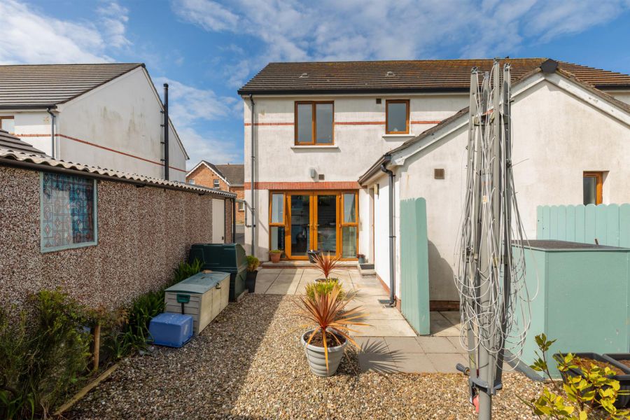 38 Longfield Way