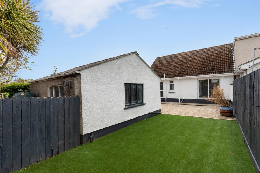 102 Moss Road