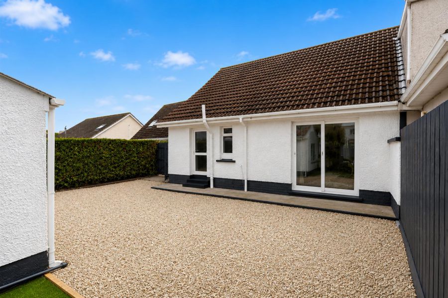 102 Moss Road