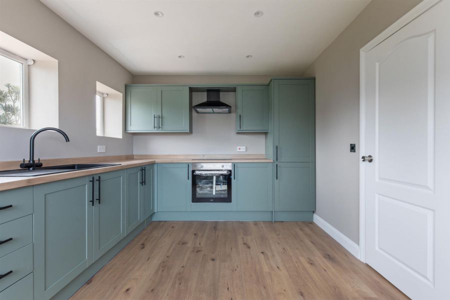 102 Moss Road