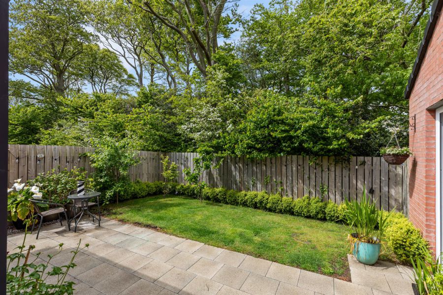39 High Trees Crescent