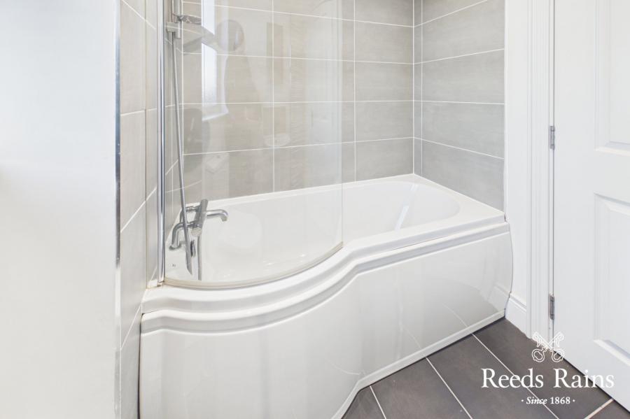 19 Helens Wood Green