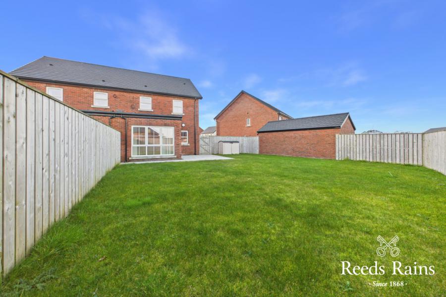 19 Helens Wood Green