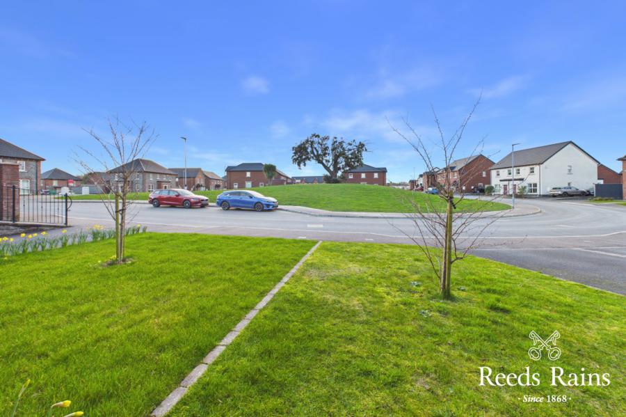 19 Helens Wood Green