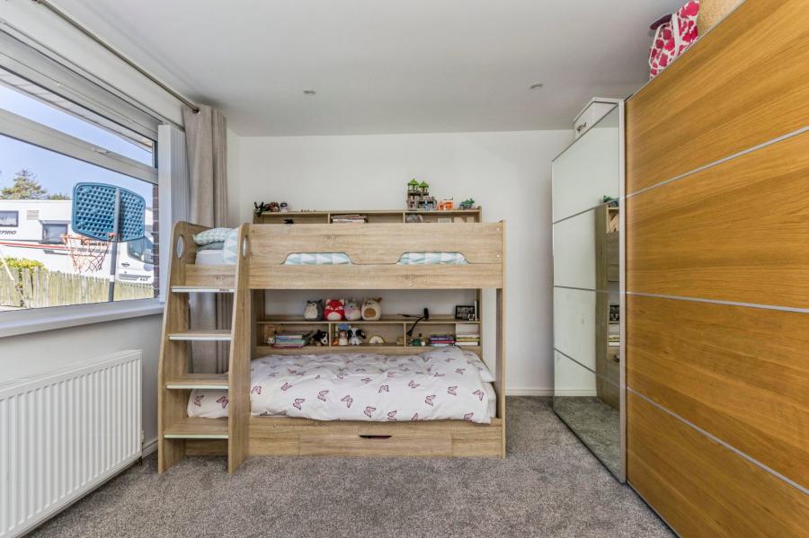 19 Cherrymount Park