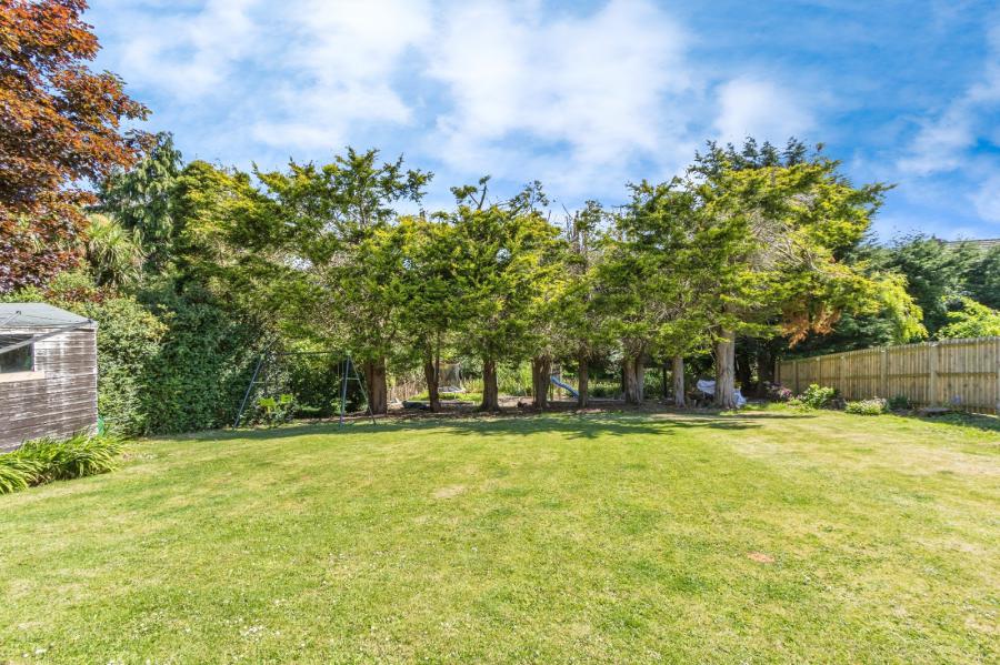 19 Cherrymount Park