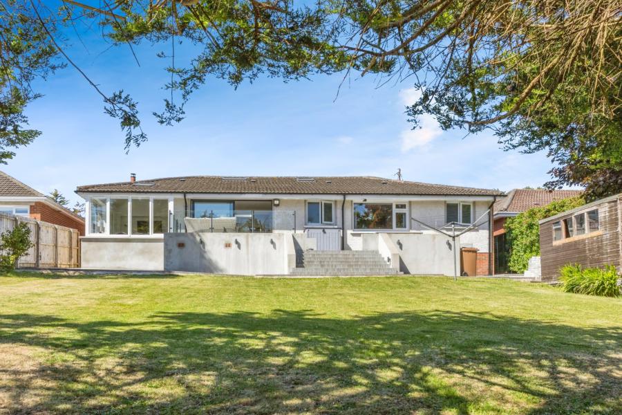 19 Cherrymount Park