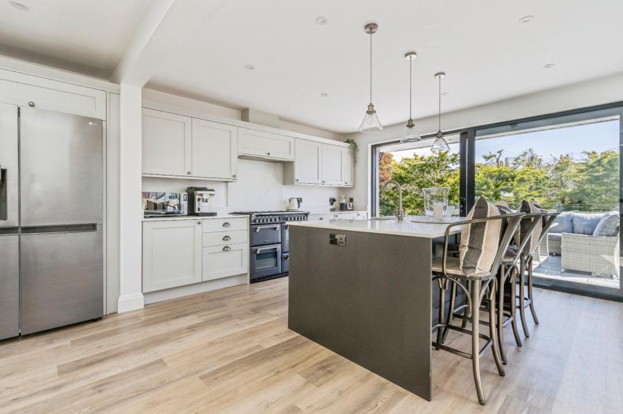 19 Cherrymount Park
