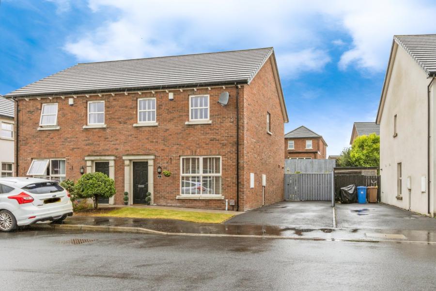 17 Helens Wood Way