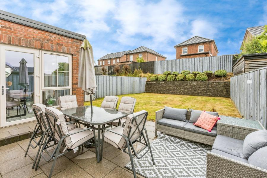 17 Helens Wood Way