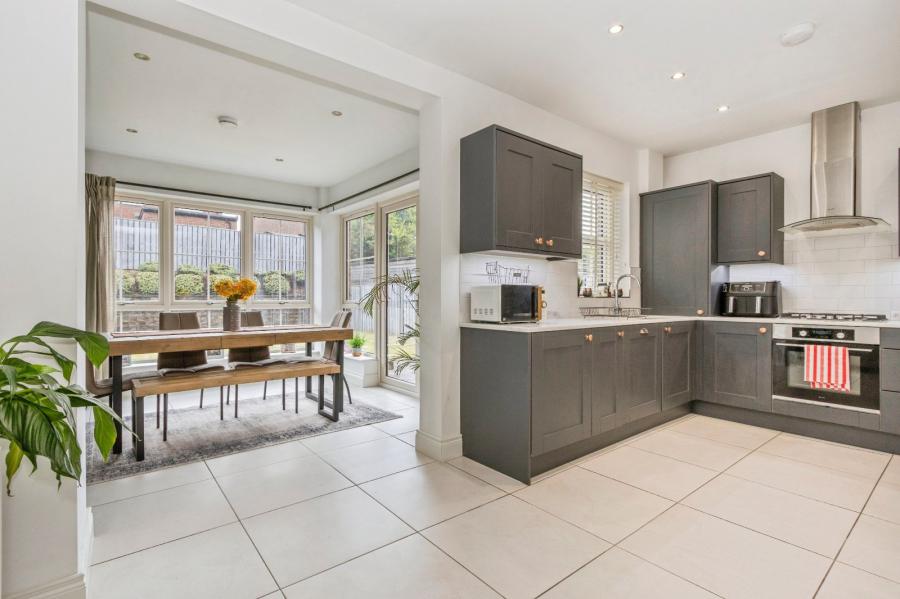 17 Helens Wood Way