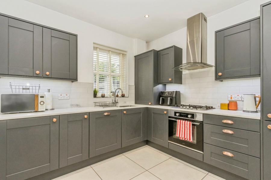 17 Helens Wood Way