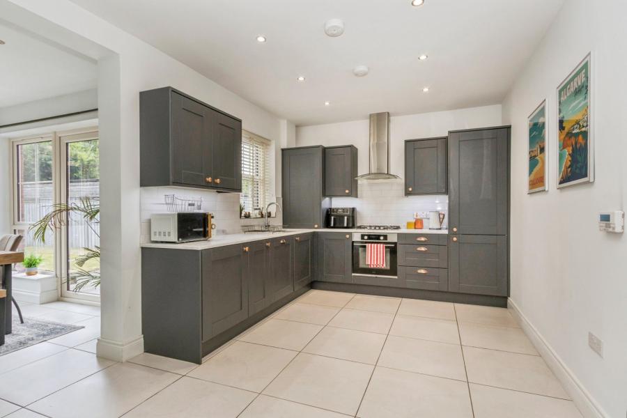 17 Helens Wood Way