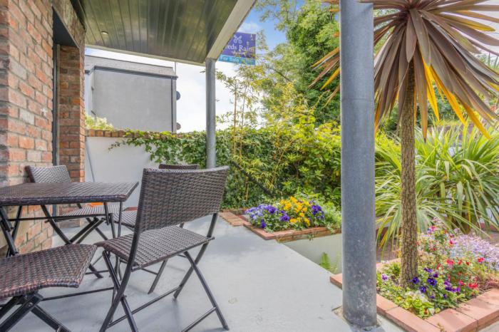 5 Dufferin Square