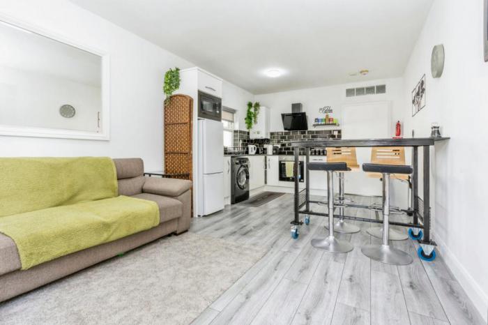 5 Dufferin Square