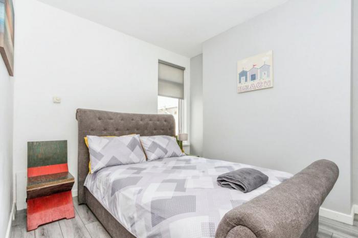 5 Dufferin Square