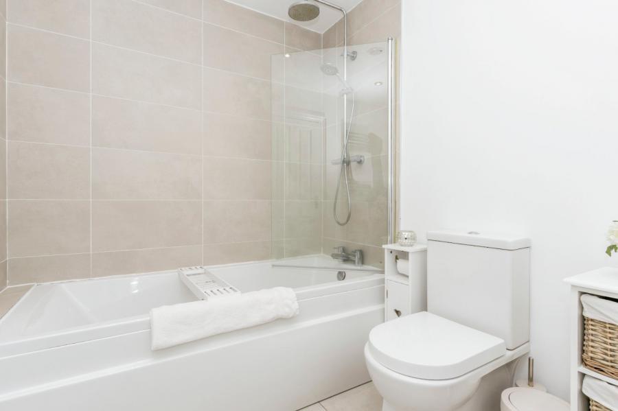 18 Helens Wood Green