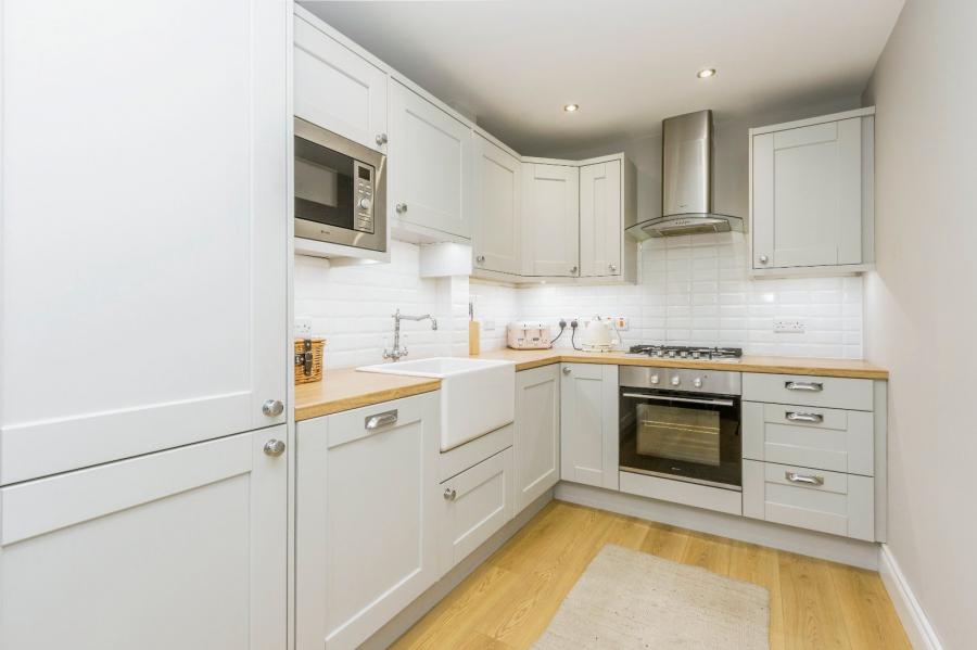 18 Helens Wood Green