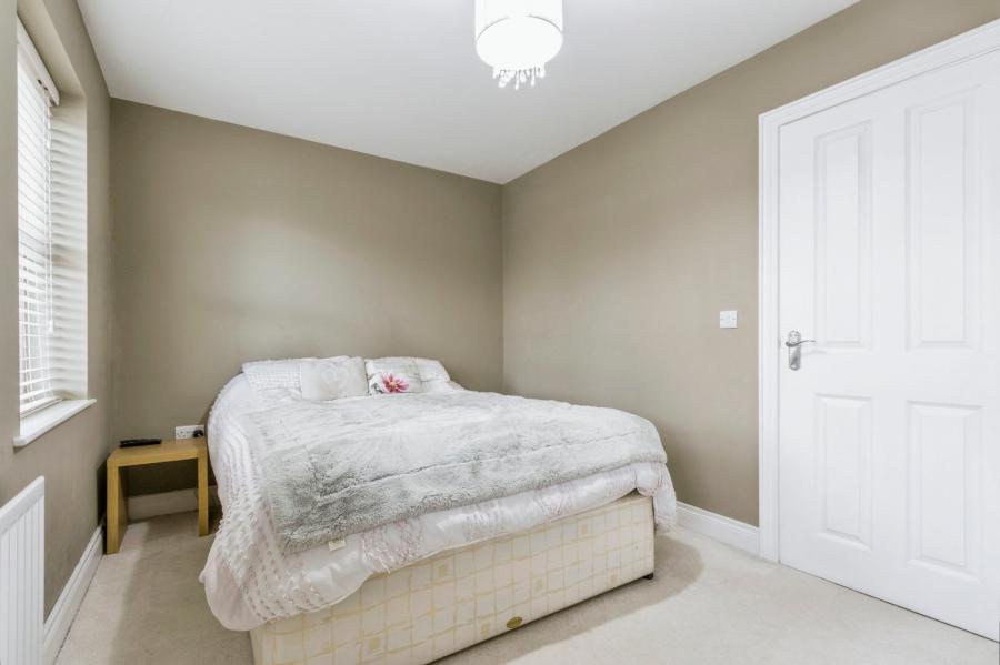 18 Helens Wood Green