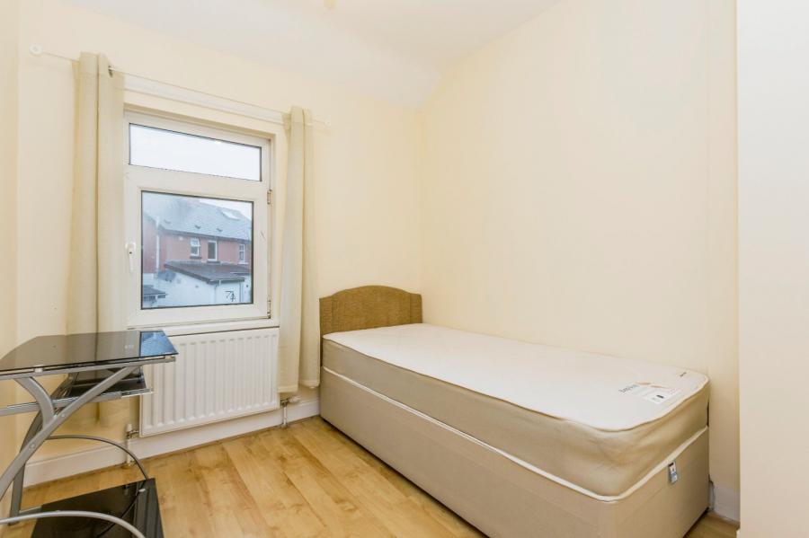 26 Clandeboye Road
