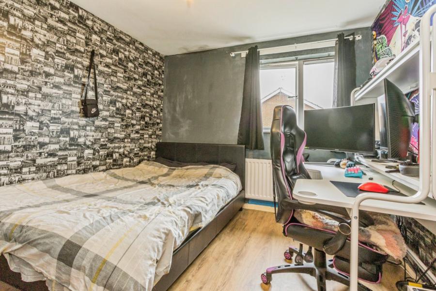 24 Bloomfield Walk