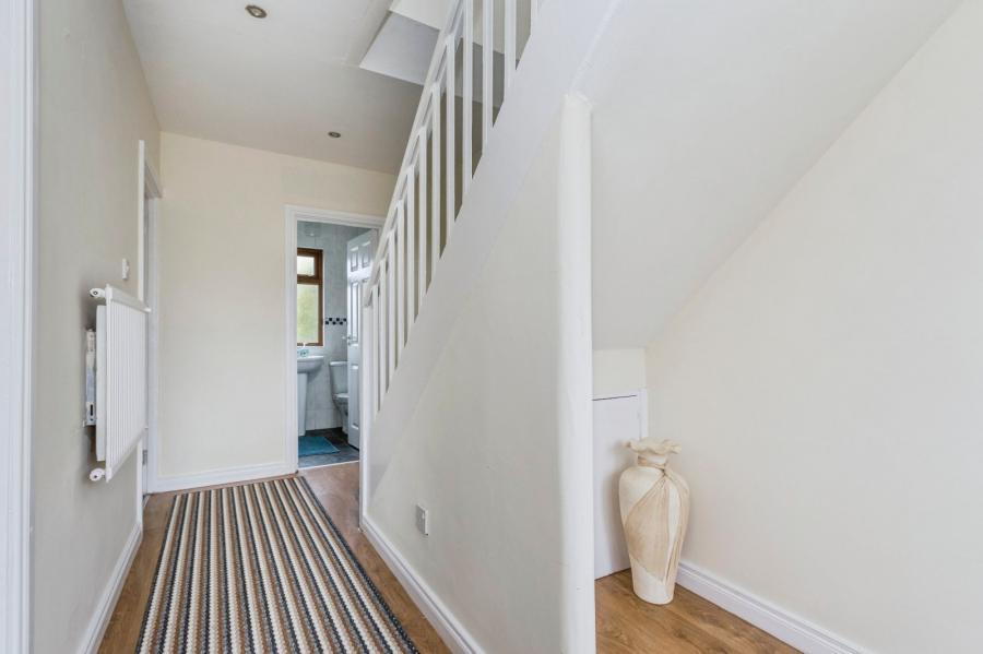 12 Abbots Close