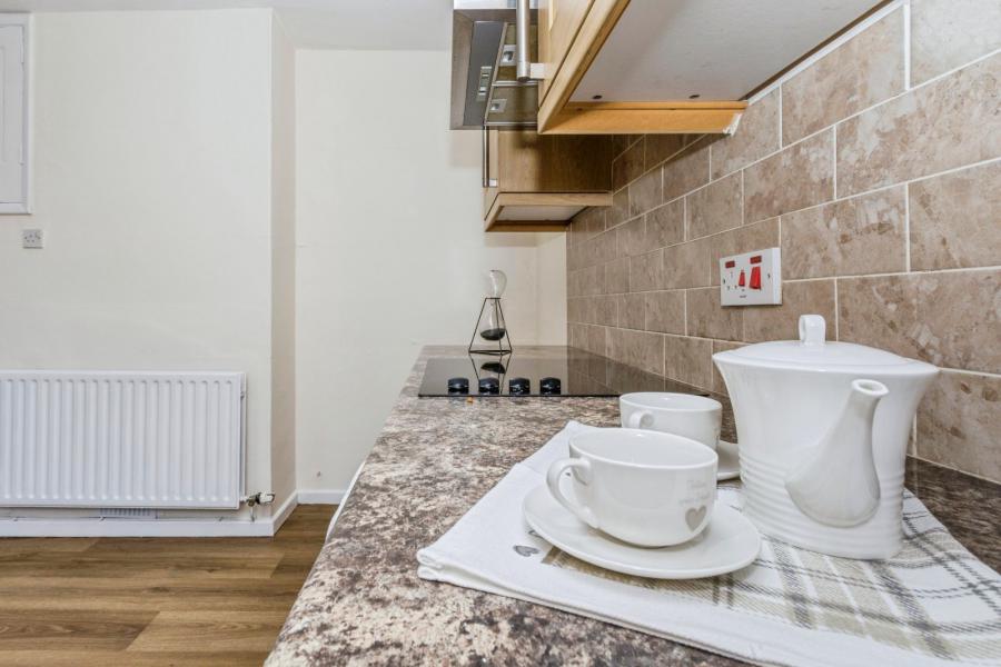 12 Abbots Close