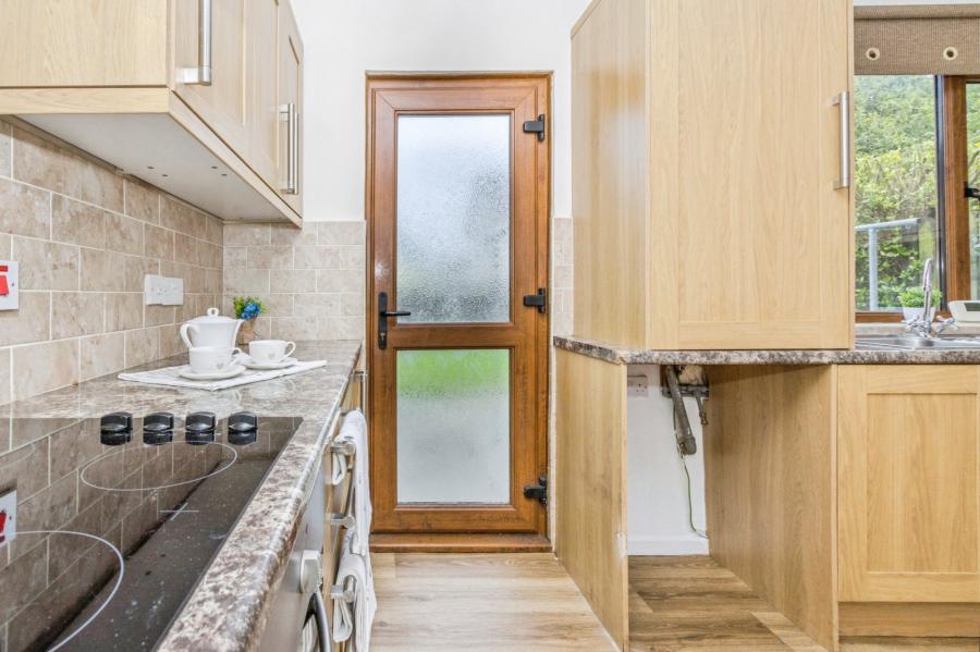 12 Abbots Close