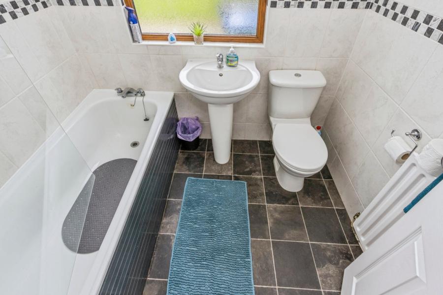 12 Abbots Close