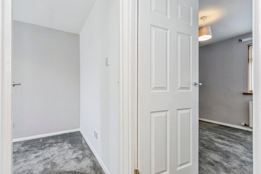 12 Abbots Close