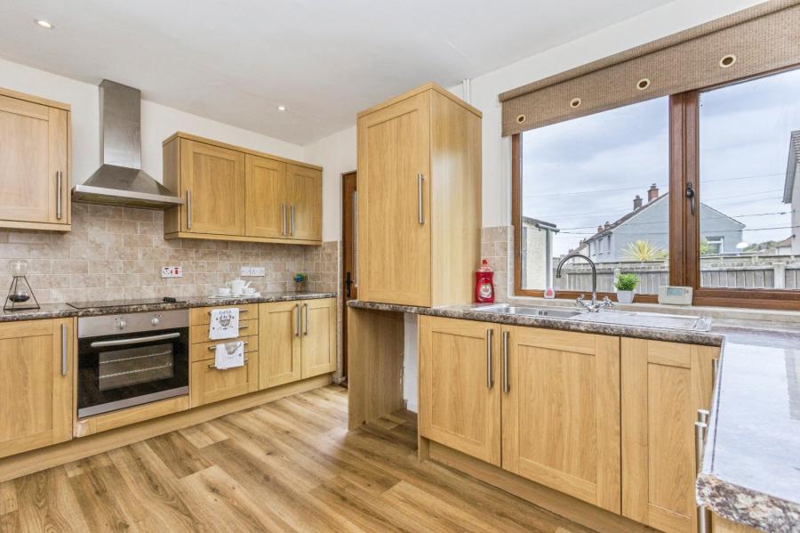 12 Abbots Close