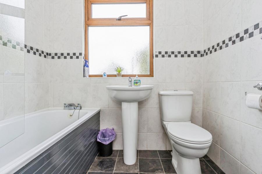 12 Abbots Close