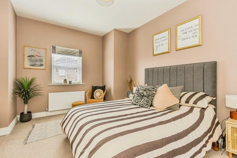 2 Helens Wood Place