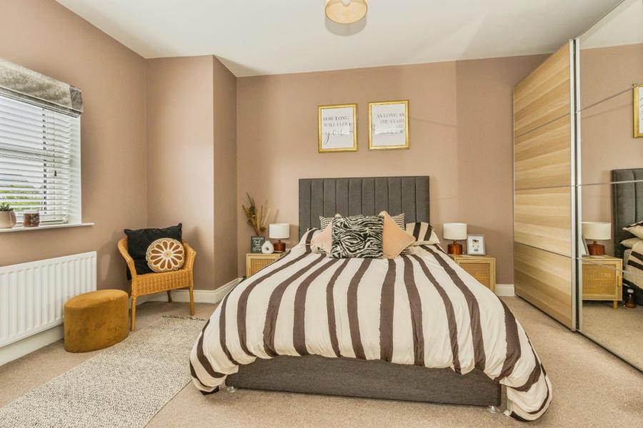 2 Helens Wood Place