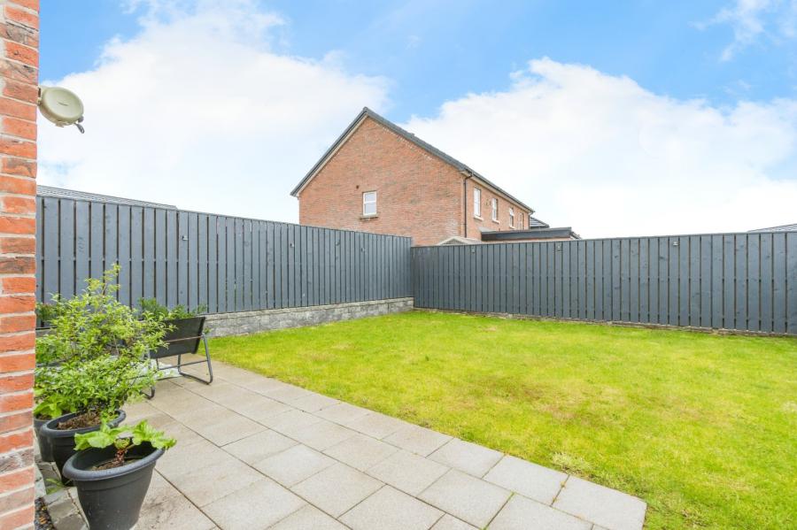 2 Helens Wood Place