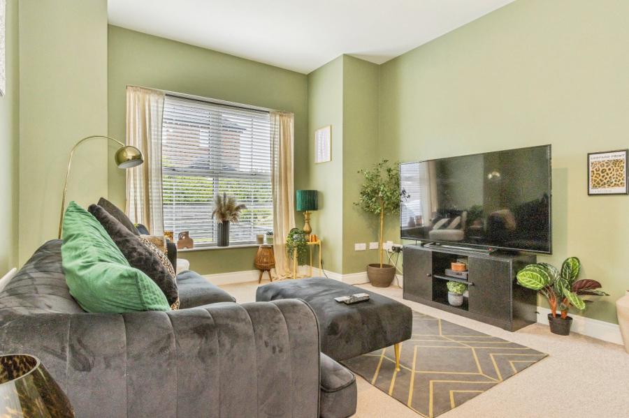 2 Helens Wood Place