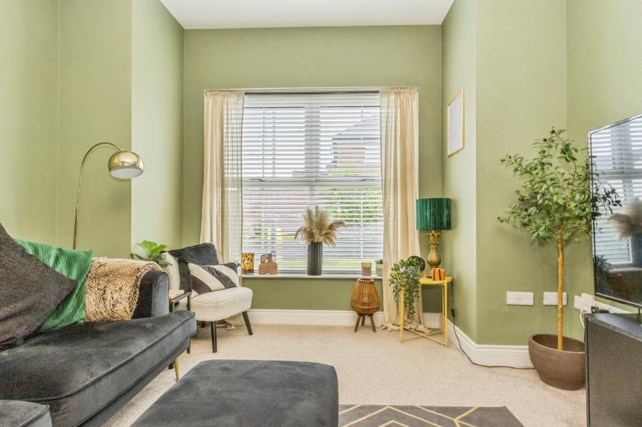 2 Helens Wood Place