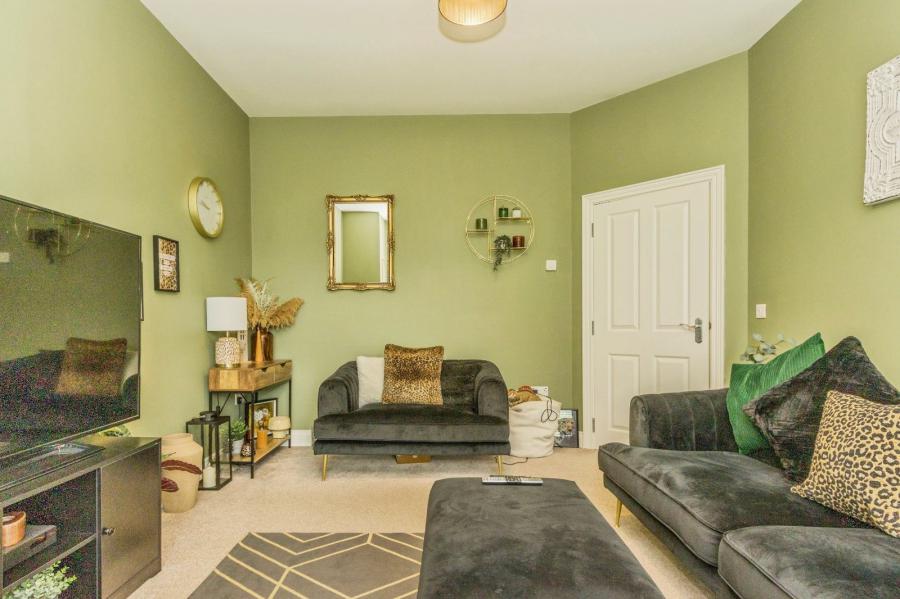 2 Helens Wood Place