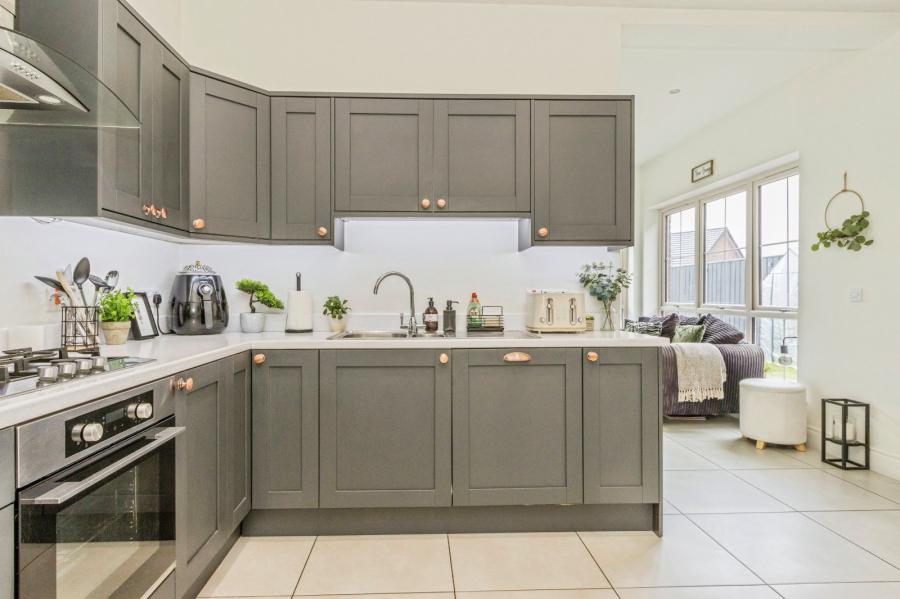 2 Helens Wood Place