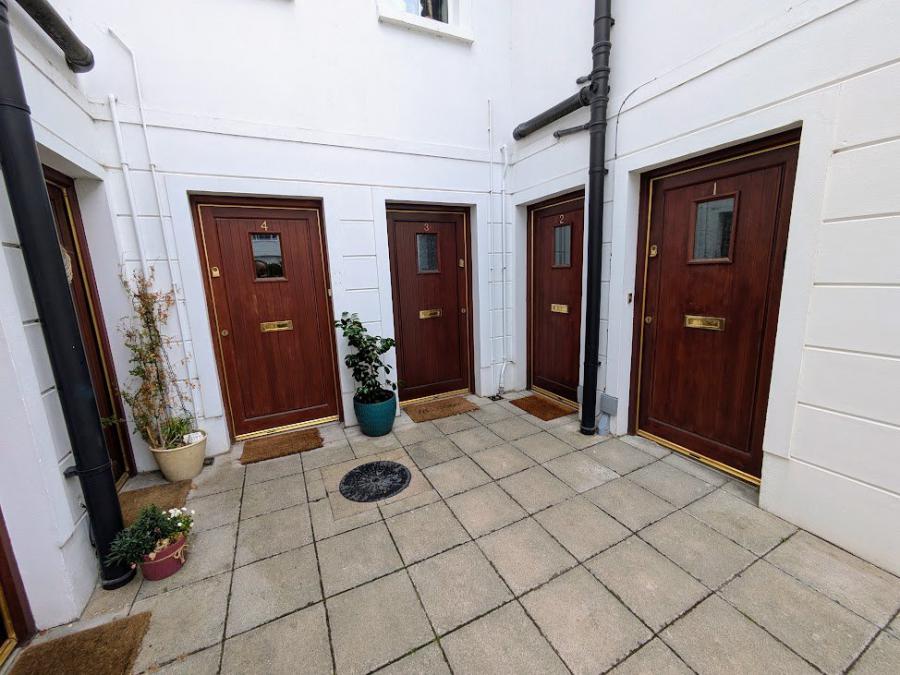 2 Rhanbuoy Gardens