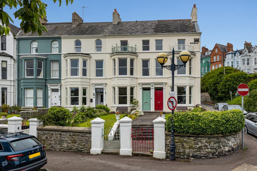 61 Queens Parade
