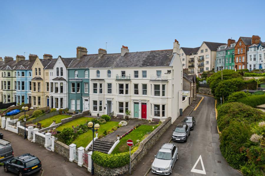 61 Queens Parade