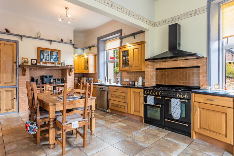 Ardbracken House, 2 Upper Clifton