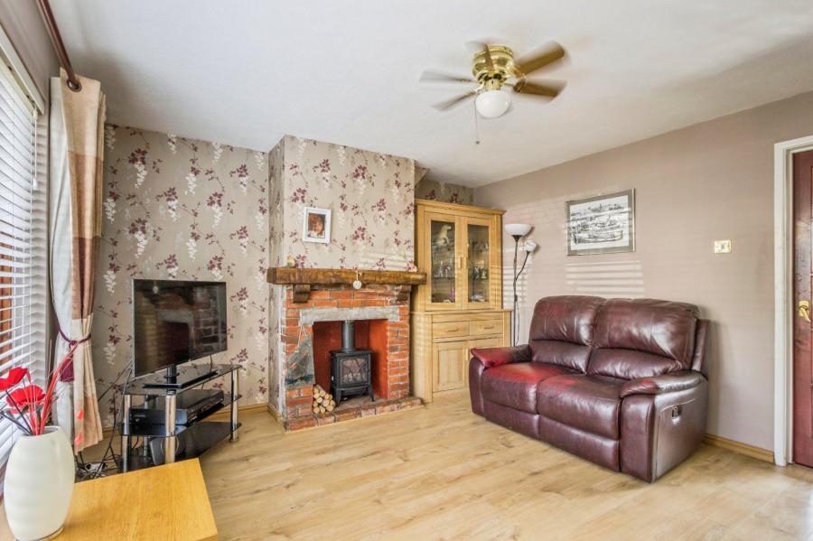 40 Springwell Crescent