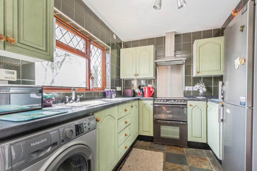 40 Springwell Crescent