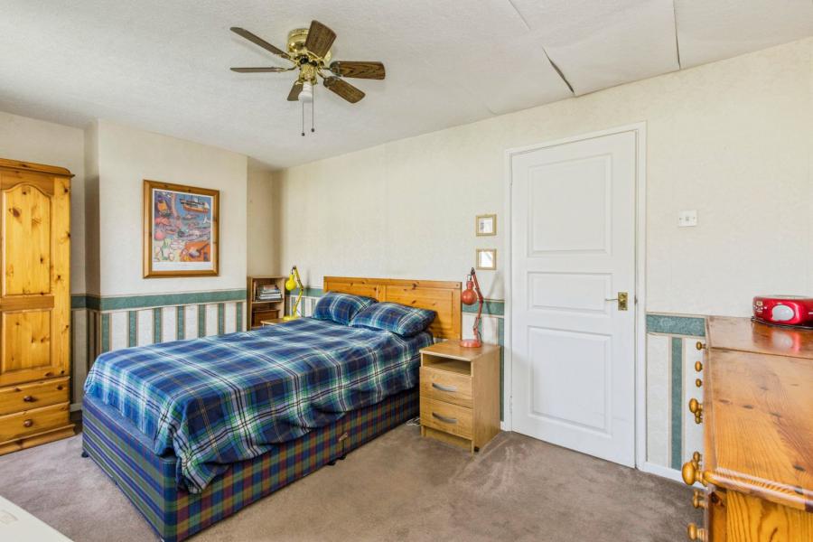 40 Springwell Crescent